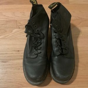 Dr. Marten style 1460 smooth leather lace up boots